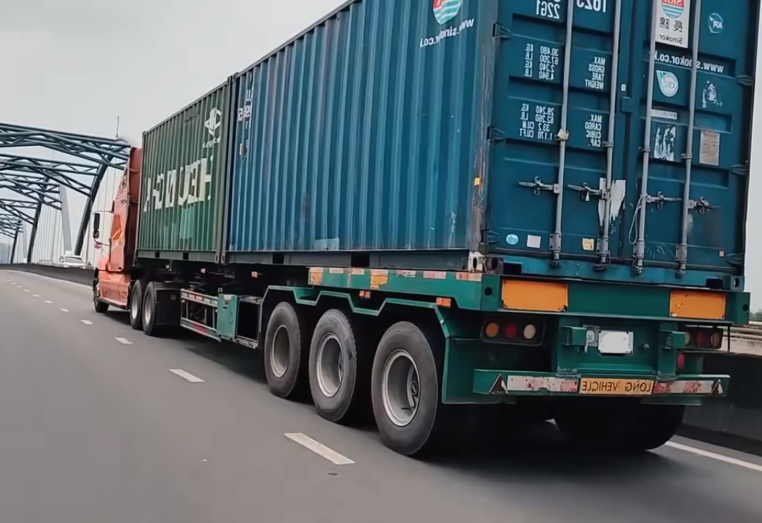 thi-cong-lap-dung-nha-container